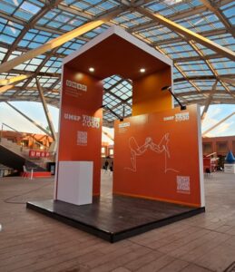 Comptoir d’accueil loué pour stand professionnel